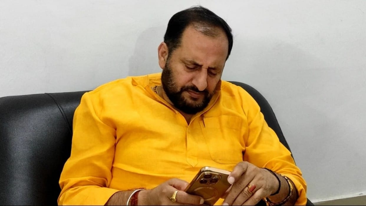 Bihar PHED Minister Neeraj Kumar Bablu said It is an honour for CM Nitish Kumar to touch PM Modi feet