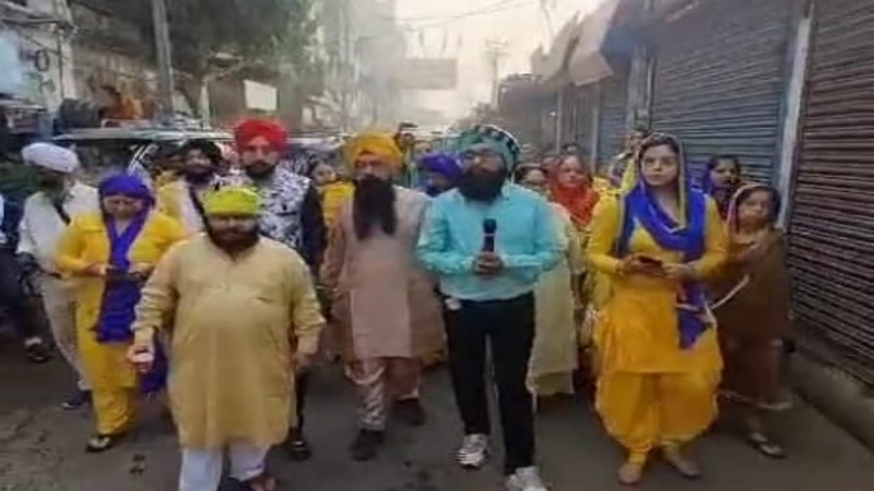 Samastipur Prakash Utsav of first Guru of Sikhs Guru Nanak Dev Maharaj people of community did Nagar Kirtan