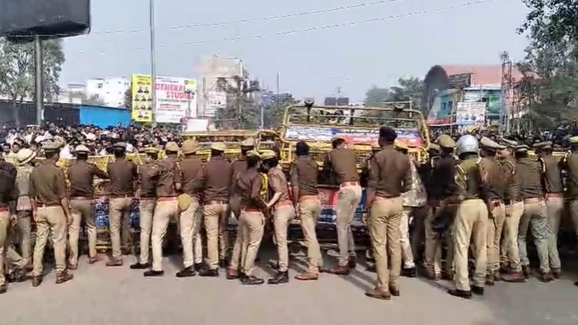 Uppsc protest students detained prayagraj police in morning
