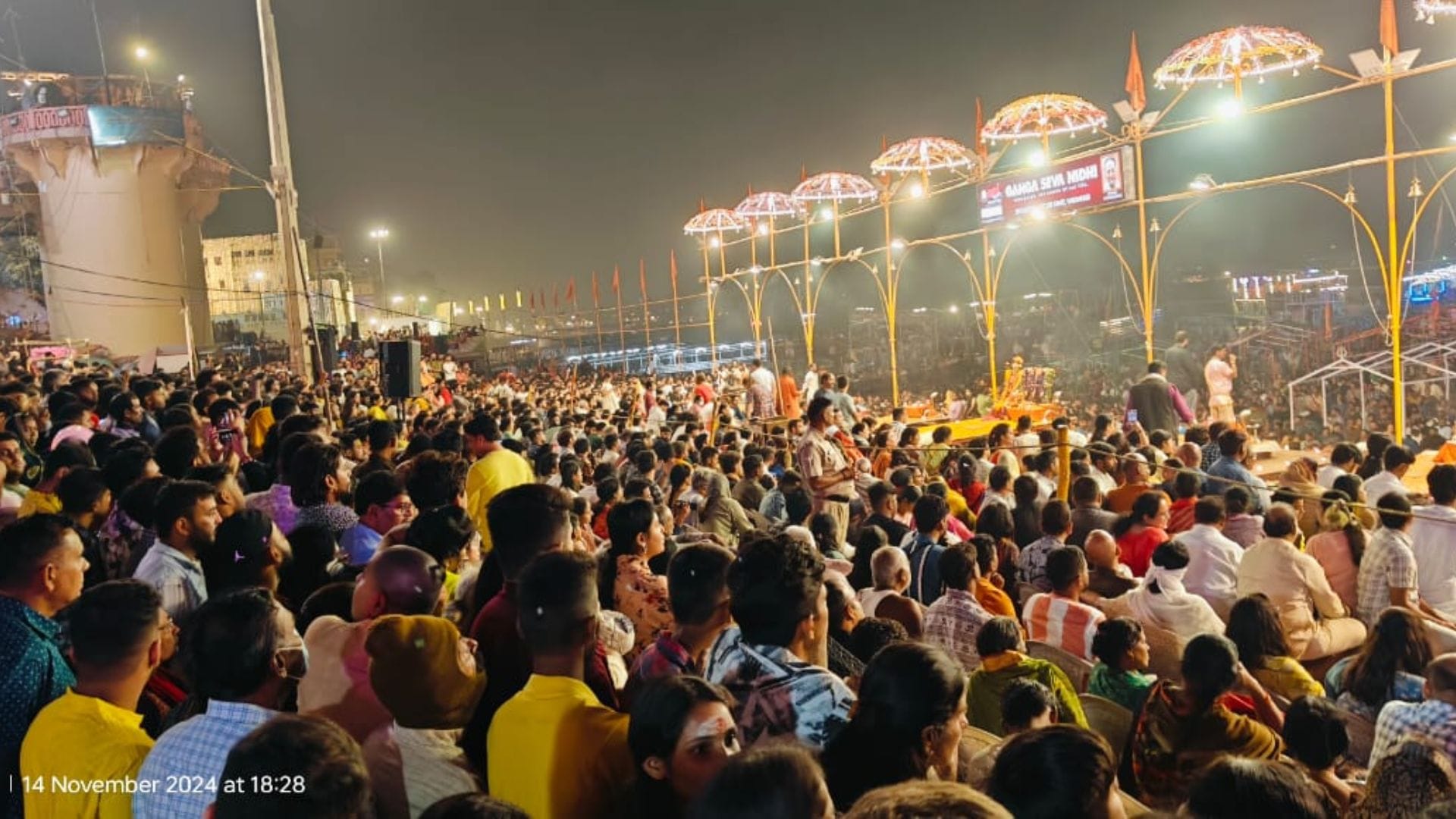 You would have never seen such an attraction lights of fringes on the ghat see photo gallery