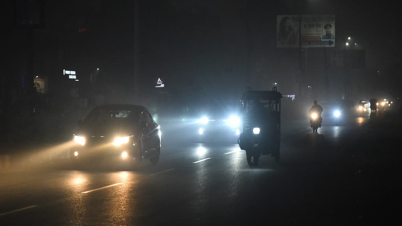 bareilly in the grip of dense fog temperature dropped by four degrees