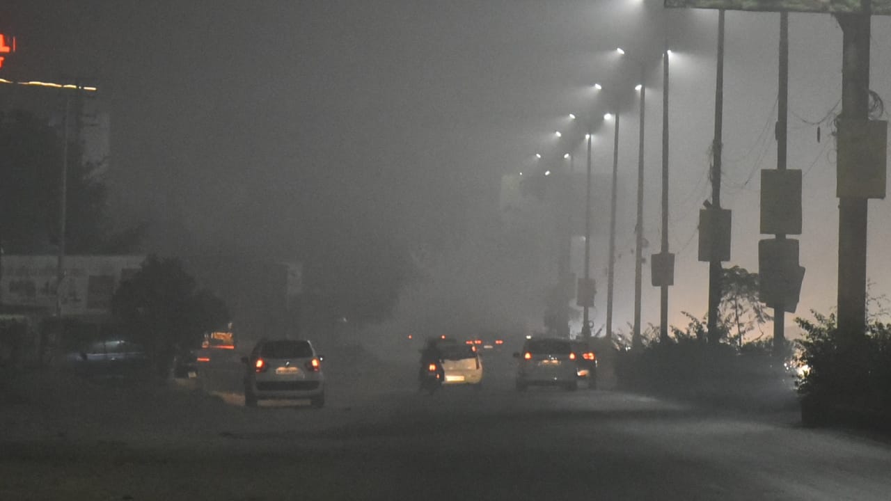 bareilly in the grip of dense fog temperature dropped by four degrees