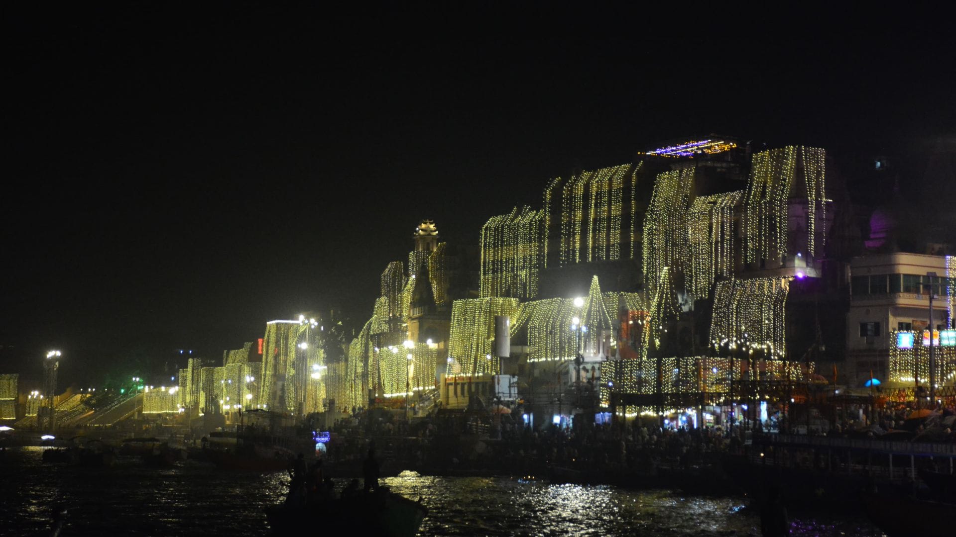 You would have never seen such an attraction lights of fringes on the ghat see photo gallery