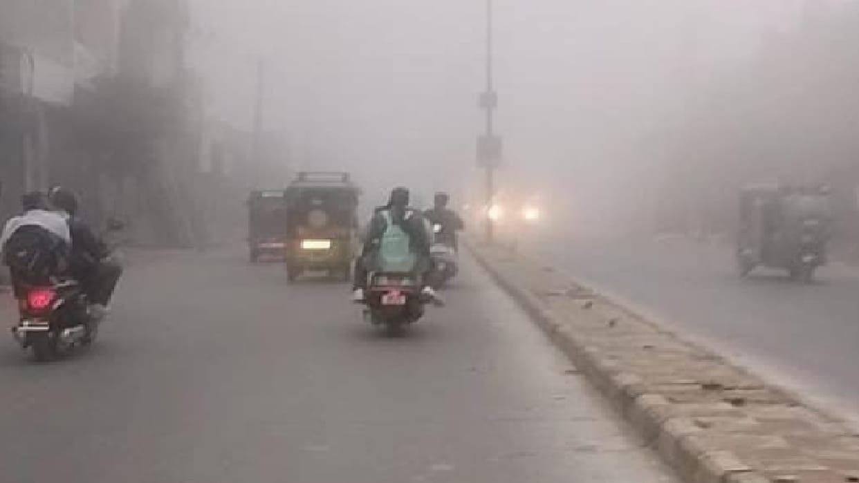 Dense fog in Haryana, Trains affected in Hisar, vehicles seen crawling on highway in Sonipat