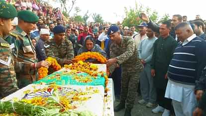 Havaldar Suresh Kumar Mandi was cremated with military honors