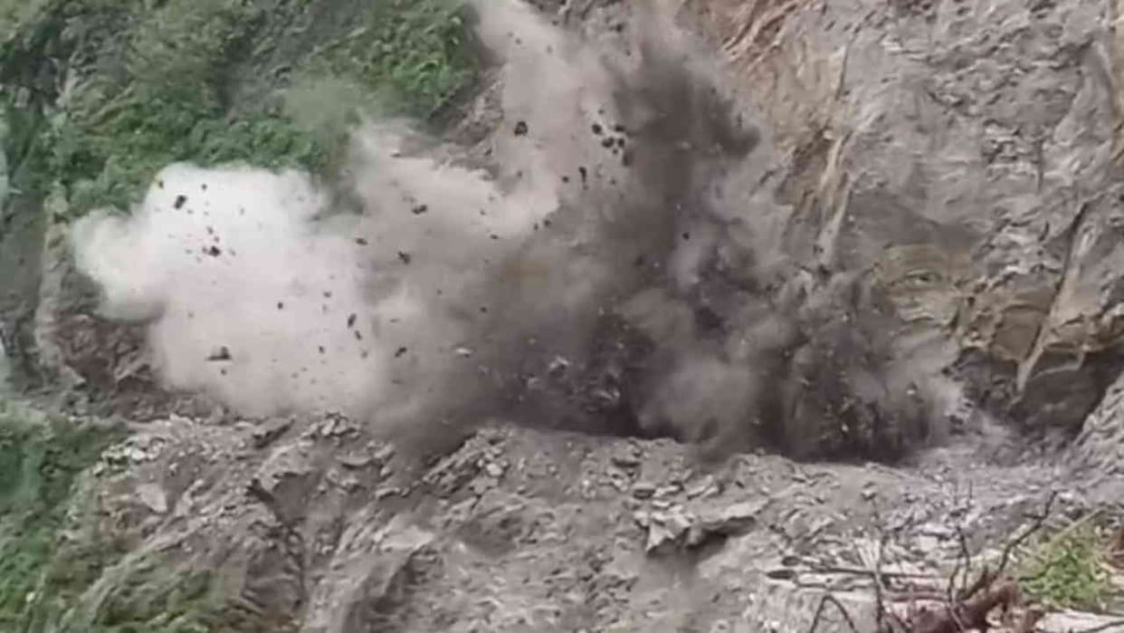 Blasts out on Helang Marwari bypass despite the ban Joshimath Bachao Sangharsh Samiti demanded action