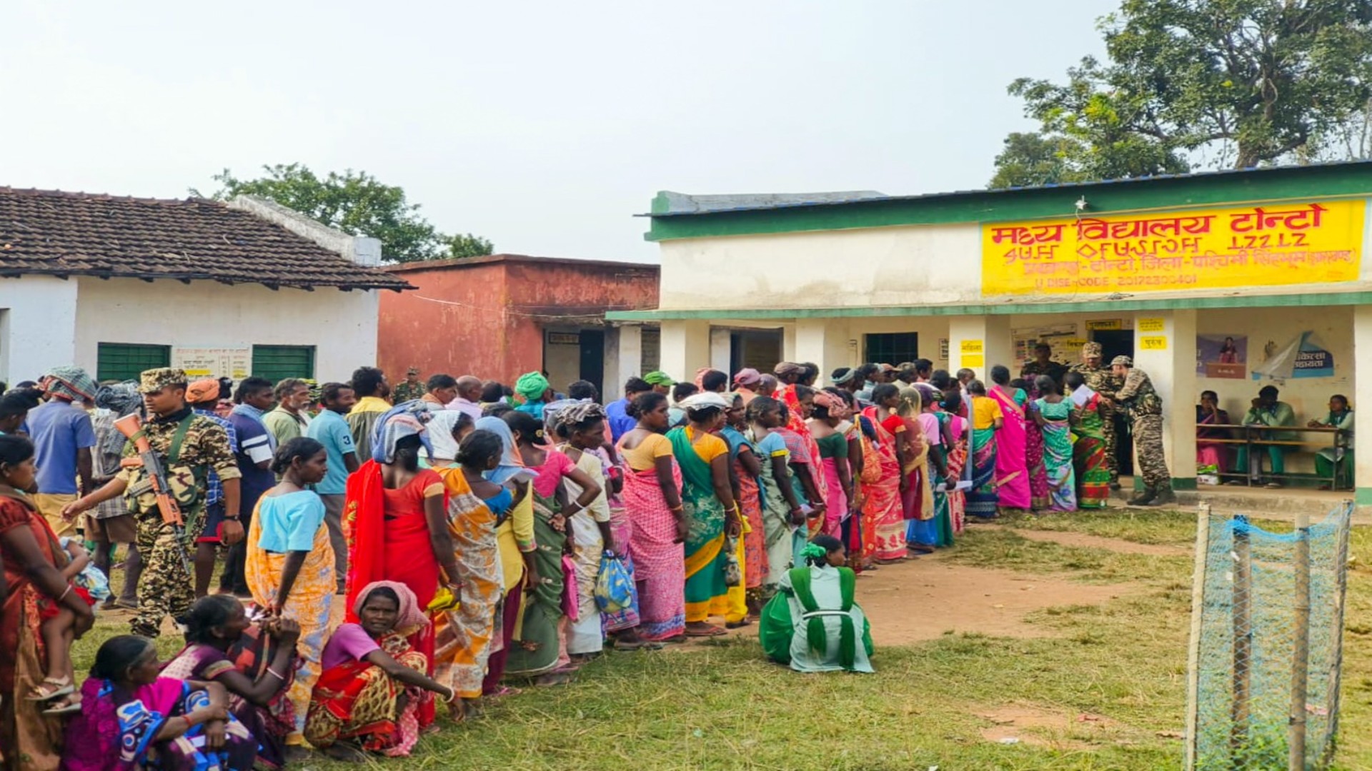 jharkhand-election-2024: boycott by Naxalites, voters showed enthusiasm, long queues of voters at the booths