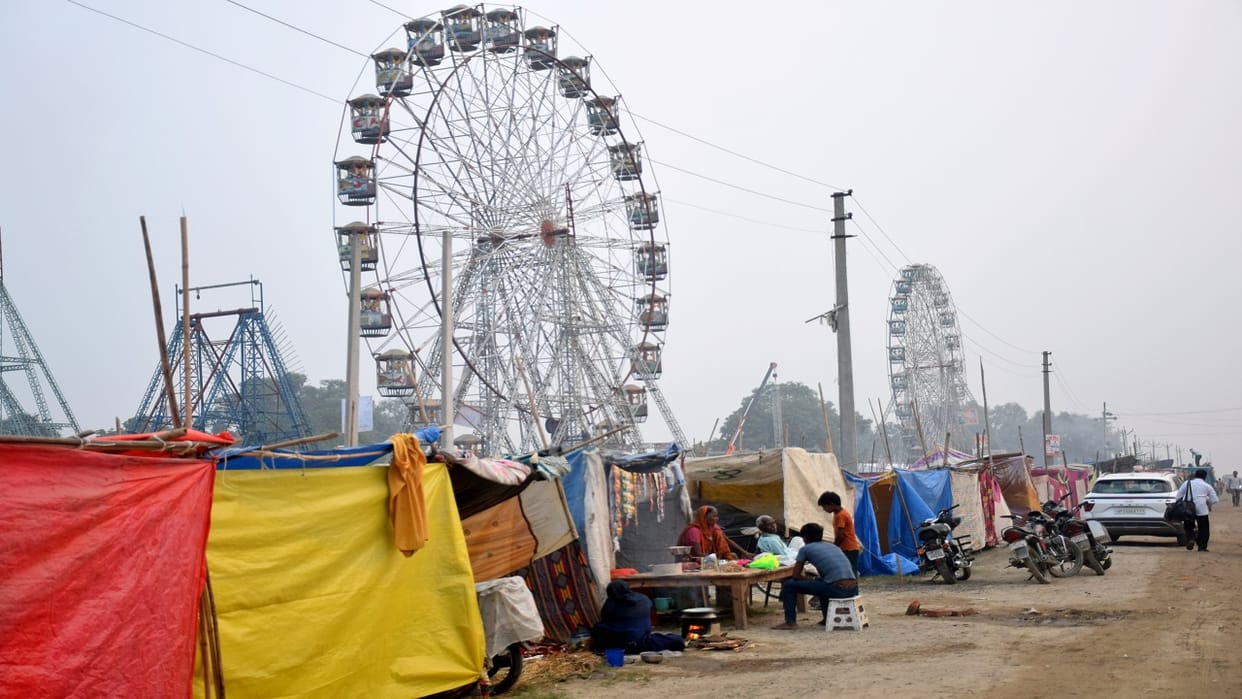 Crowd started increasing in Bareilly Chaubari Mela