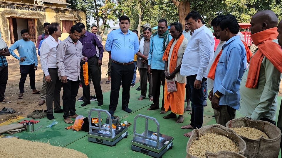 Paddy procurement begins in Chhattisgarh Kondagaon collector inspects arrangements in Kondagaon