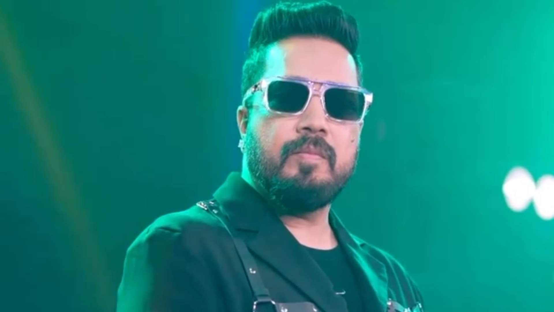 Mika Singh had entered Amitabh Bachchan house Daler Mehndi had made him talk to fake Amitabh Bachchan