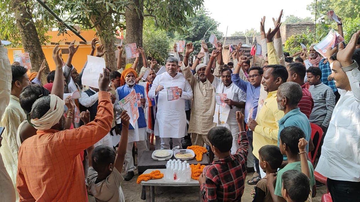 Cabinet Minister Ashish Patel did public contact in Majhawan assembly constituency