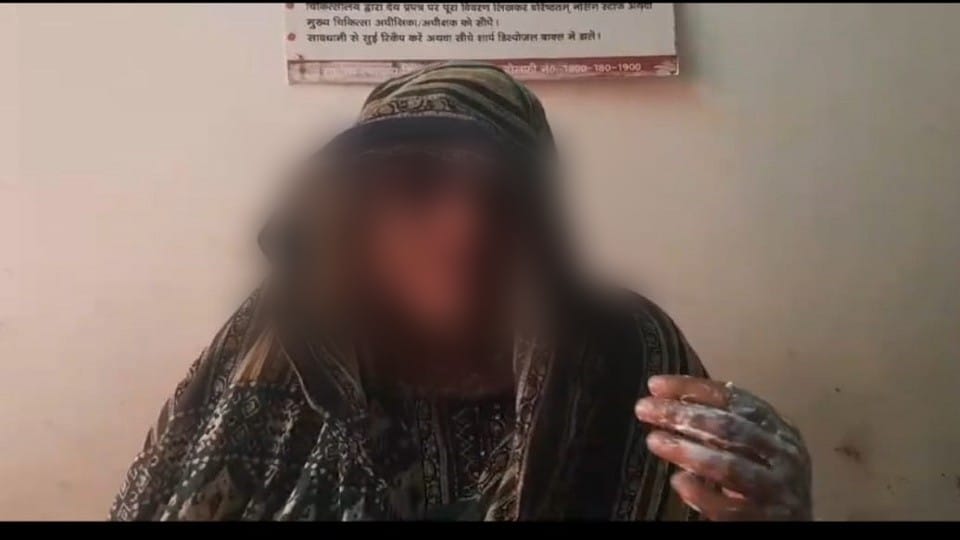 Husband's cruelty: Scorched his wife with acid said - Now I will do the same every day