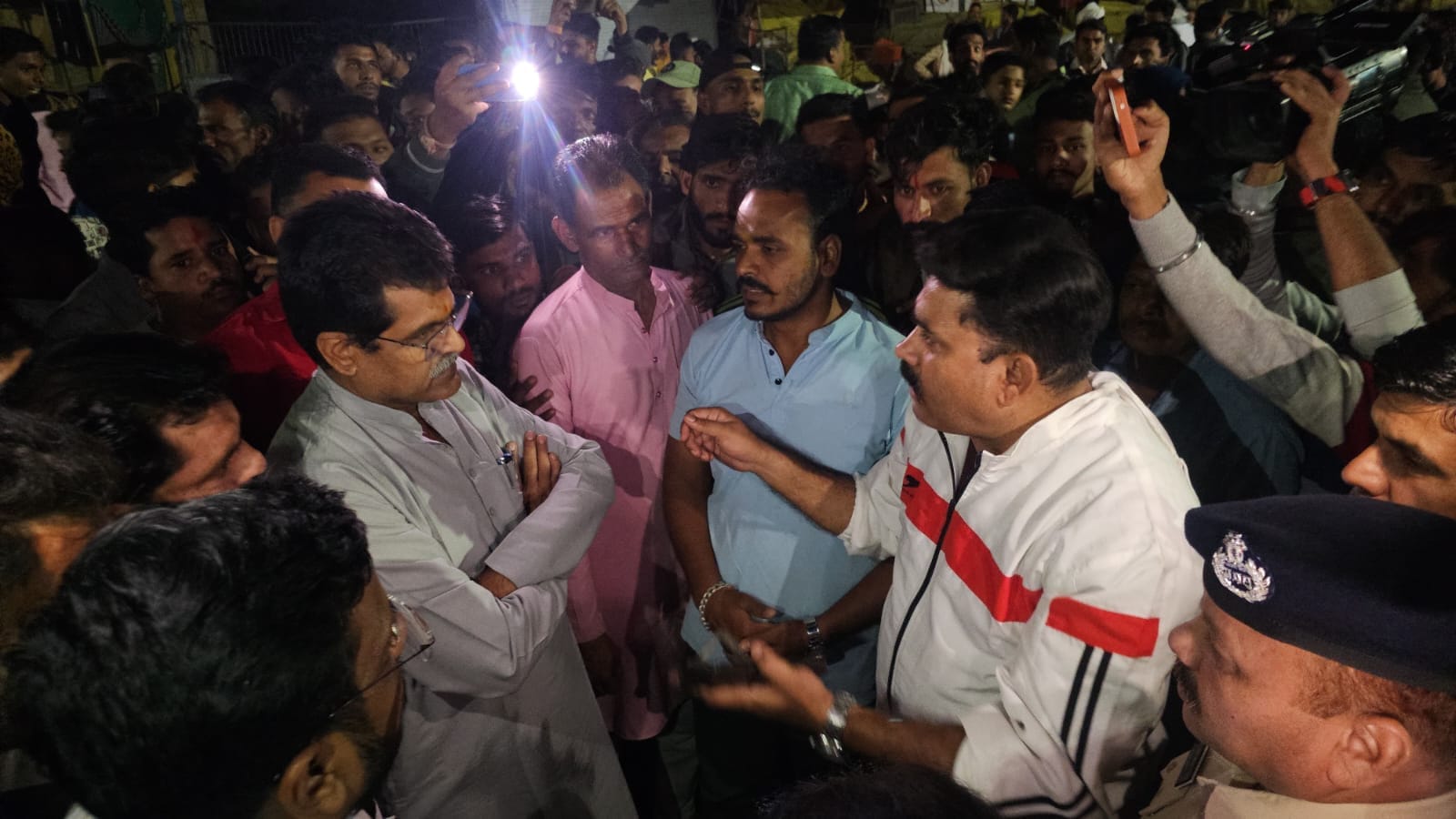 Shajapur: Attack on Bajrang Dal official created ruckus, angry people blocked AB Road