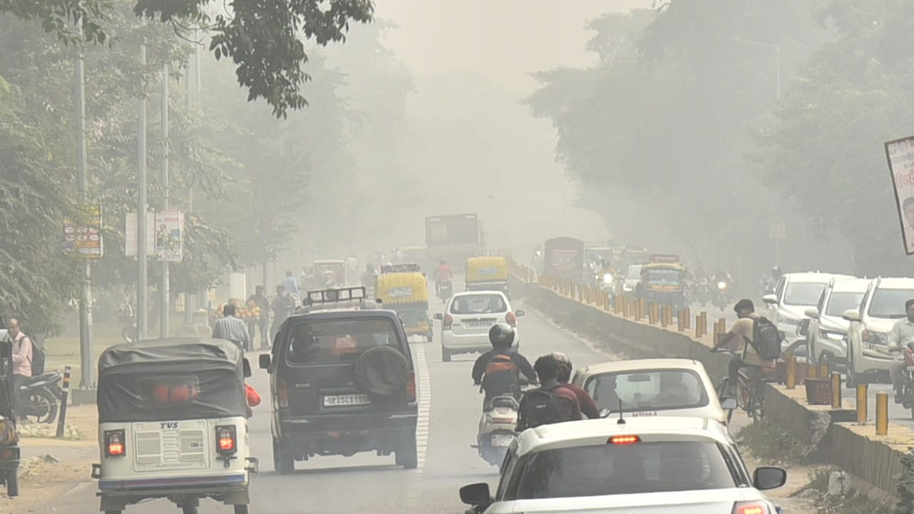 bareilly in the grip of dense fog temperature dropped by four degrees