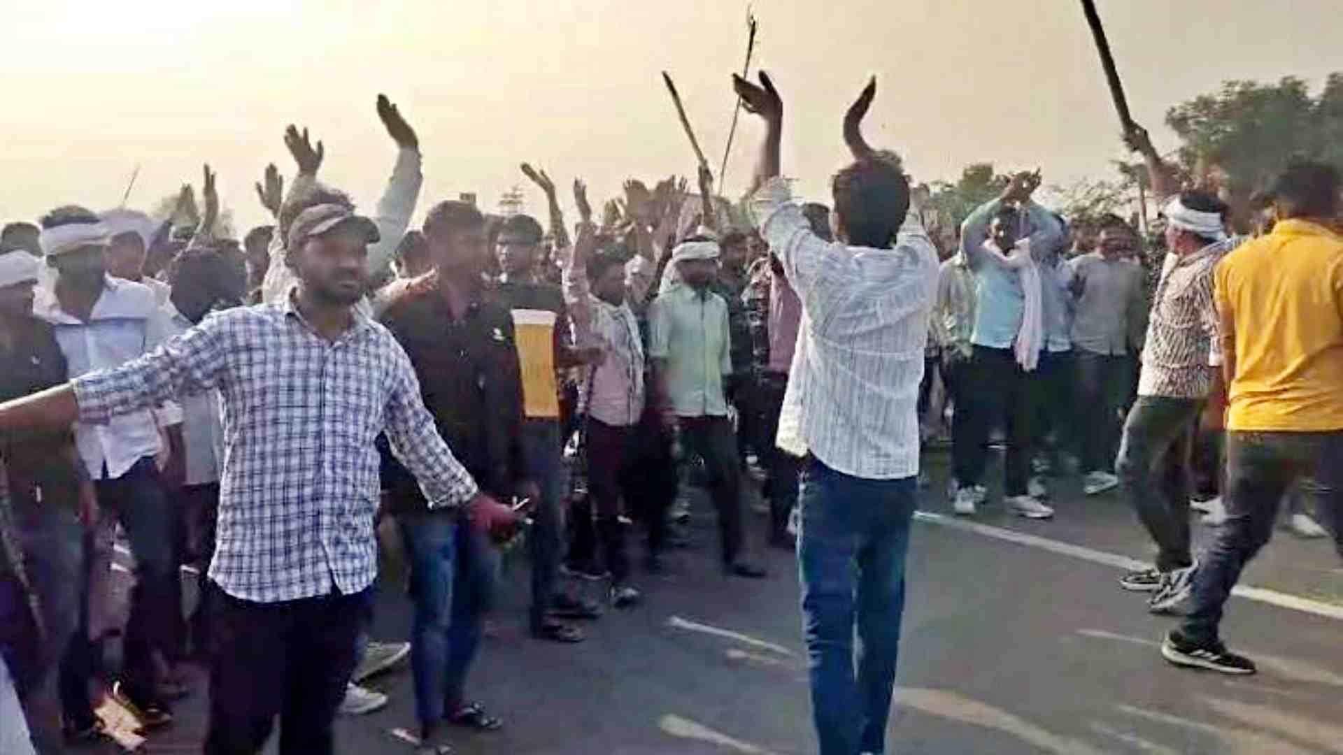 टोंक में प्रदर्शन करते नरेश मीणा समर्थक।