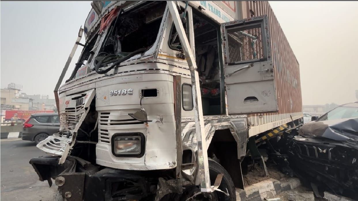 Truck wreaks havoc on elevated highway in Panipat, five people killed; chaos ensues at the scene