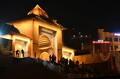 Dev Deepawali 2024  tableaus ranging from women empowerment to de-addiction decorated on Ghats
