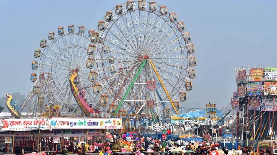 Tigri Mela: Remembered loved ones by lighting lamps, main bathing tomorrow in Tigri Mela... see the fair in pi