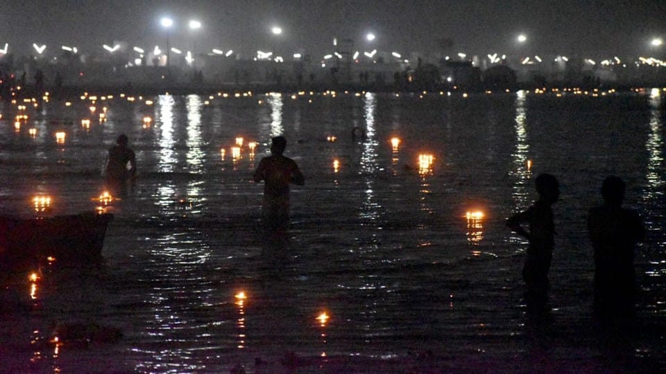Tigri Mela: Remembered loved ones by lighting lamps, main bathing tomorrow in Tigri Mela... see the fair in pi