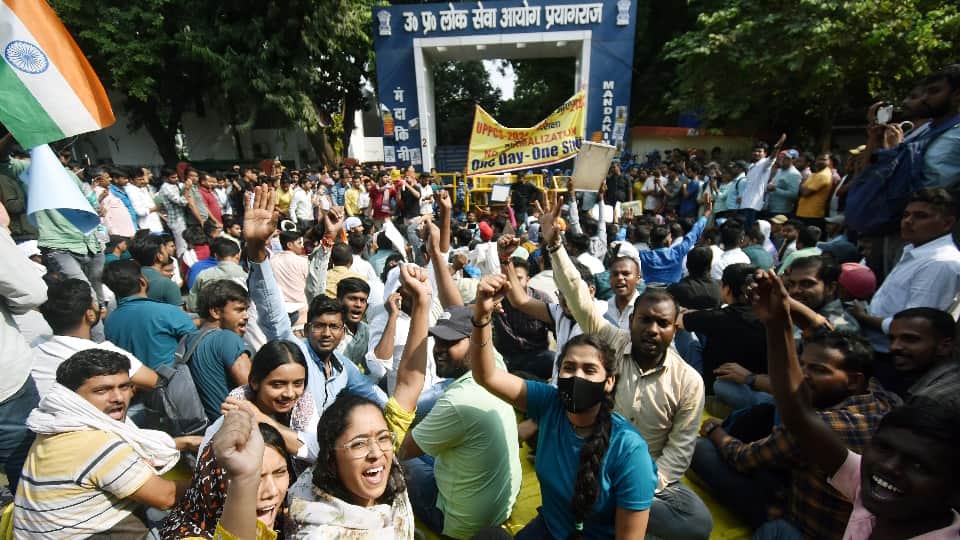 Uppsc Protest SP Leaders Sent to Jail Student Remain Firm Commission Consider Closure News in Hindi