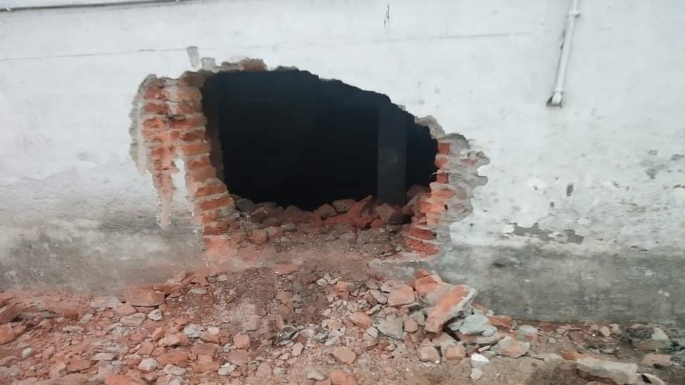 massive fire broke out in cardboard factory people frightened by explosions in cylinders female workers burnt