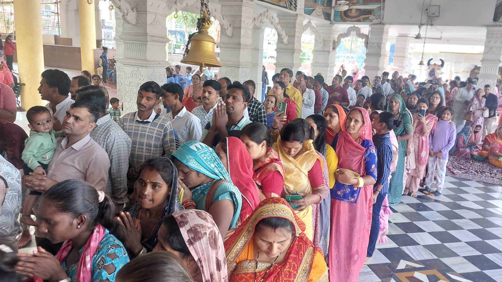 Mandsaur: Faith gathered on Kartik Purnima in Pashupatinath temple, women and girls donated lamps in Shivana