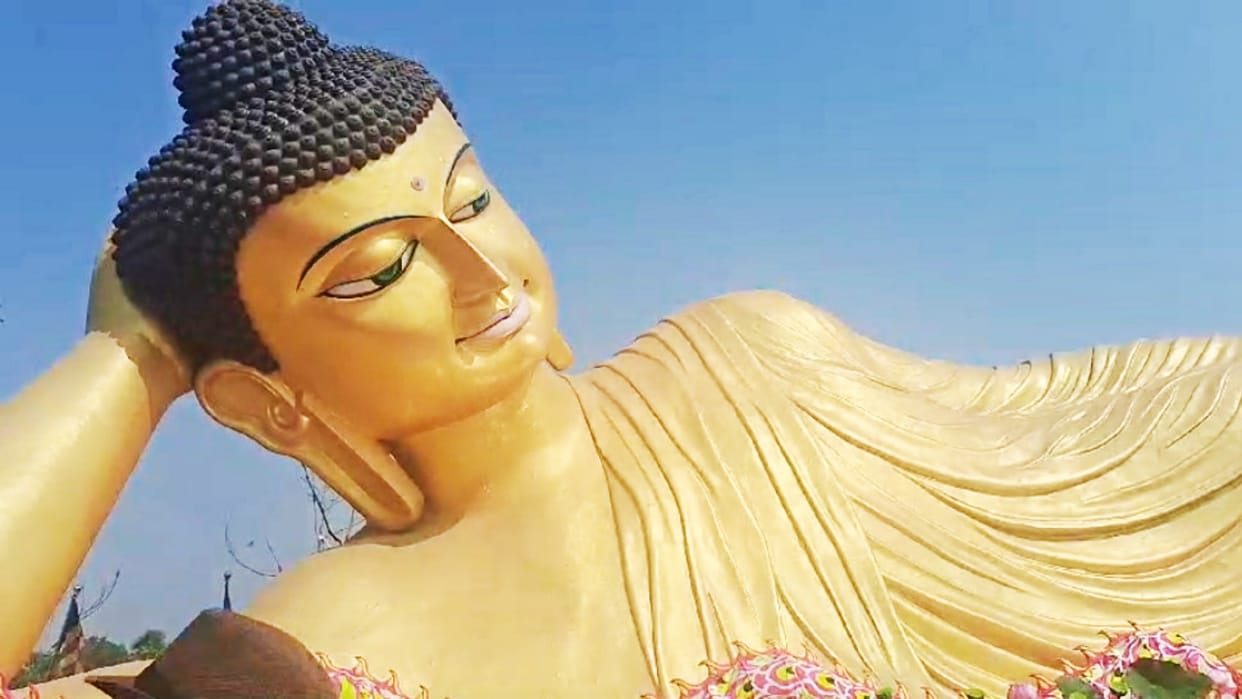 Bihar News: Kathin Chivar Daan Bodhgaya, devotees from different countries offered Chivar to Buddhist monks