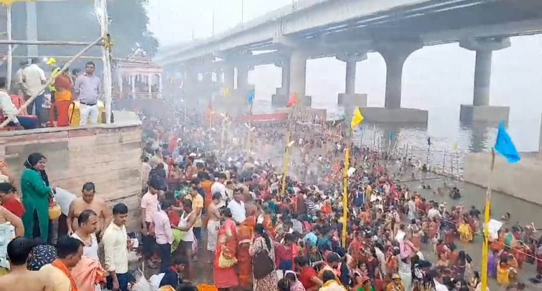 Bihar: Crowd gathered on Ganga Ghats of Bihar on Kartik Purnima, Patna, Hajipur, Simaria, Buxar, Manihari.