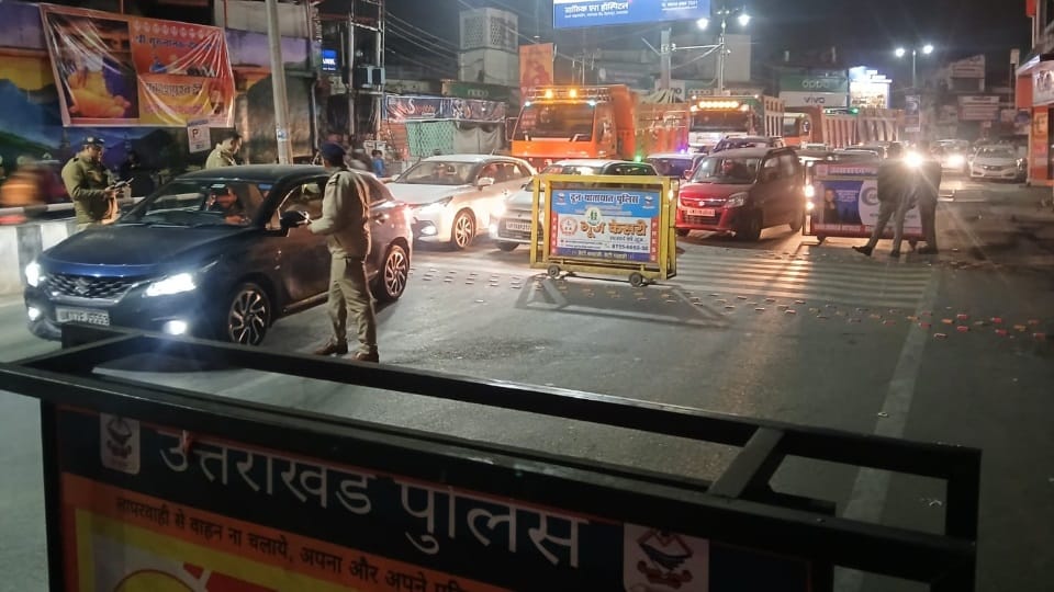 Road Accident in Dehradun Truck-auto collision auto driver dies