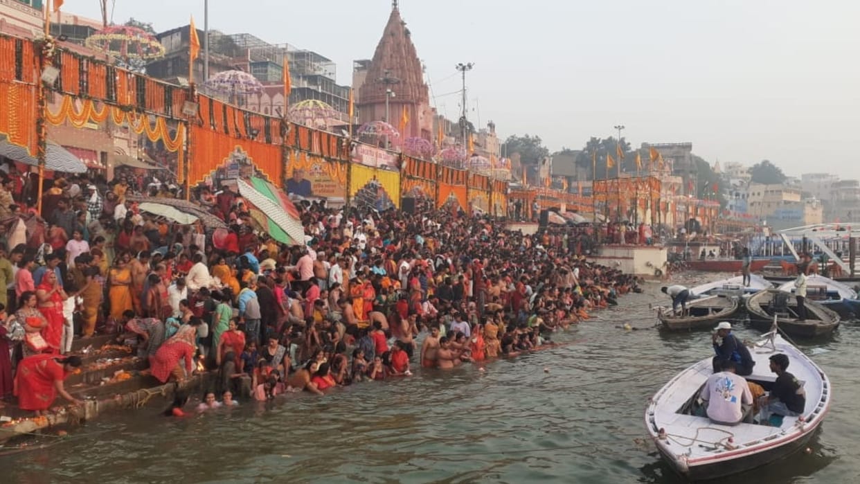 Dev Deepawali of Kashi 444 soldiers deployed with 68 motorboats nine sectors appeal for security Police patrol
