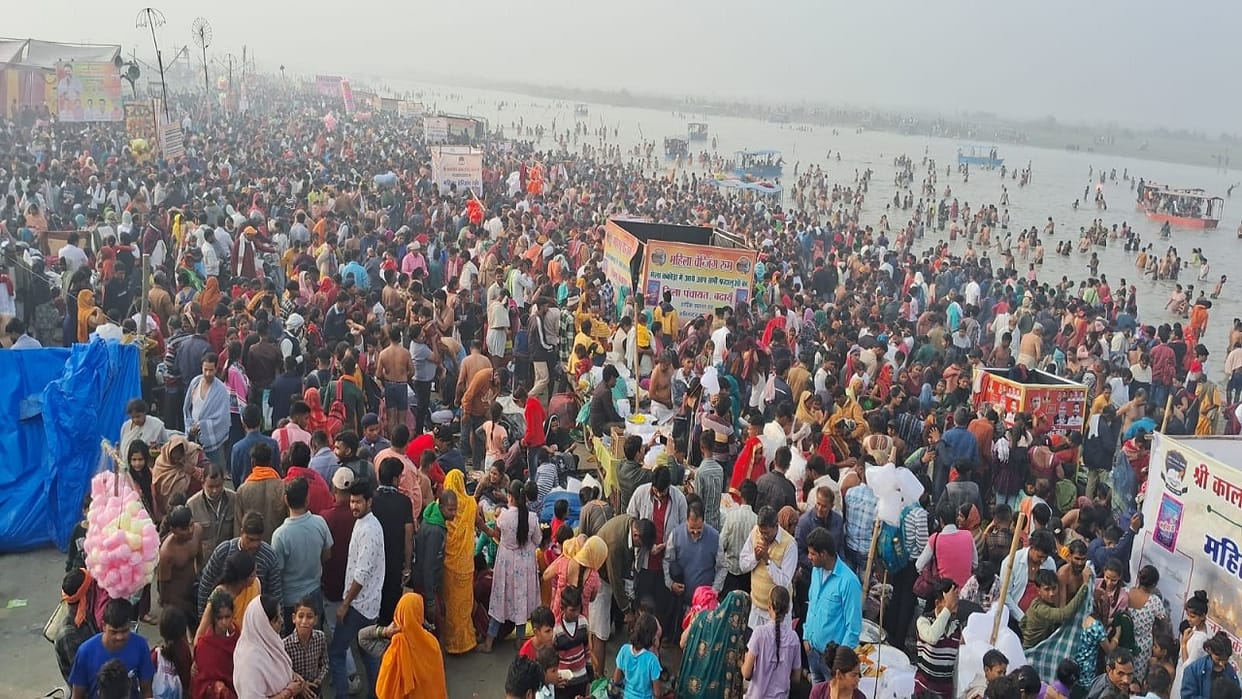 devotees took bath in Ganga at Kakoda Mela Budaun on Kartik Purnima