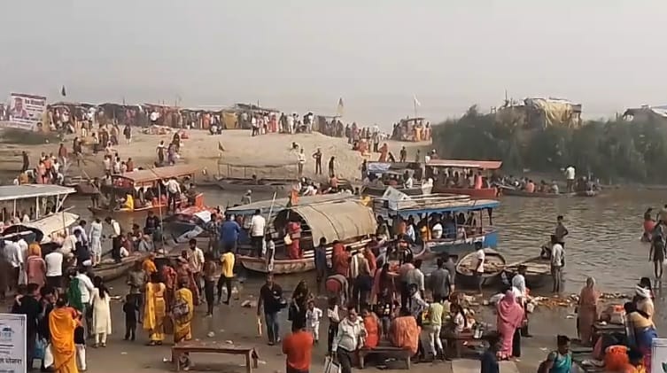 Thousands of devotees took a dip of faith in Ganga