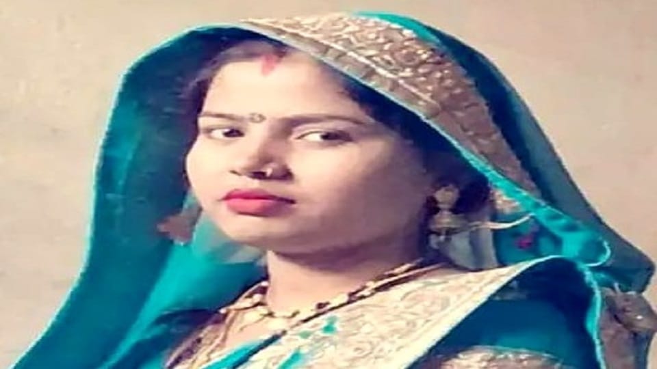 Married woman dead body found hanging in house