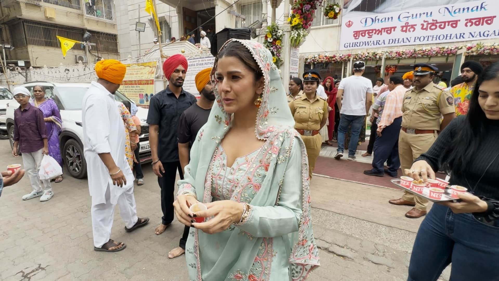 Nimrat Kaur at the Gurudwara on the Occassion of Guru Nanak Jayanti distributing Prasad
