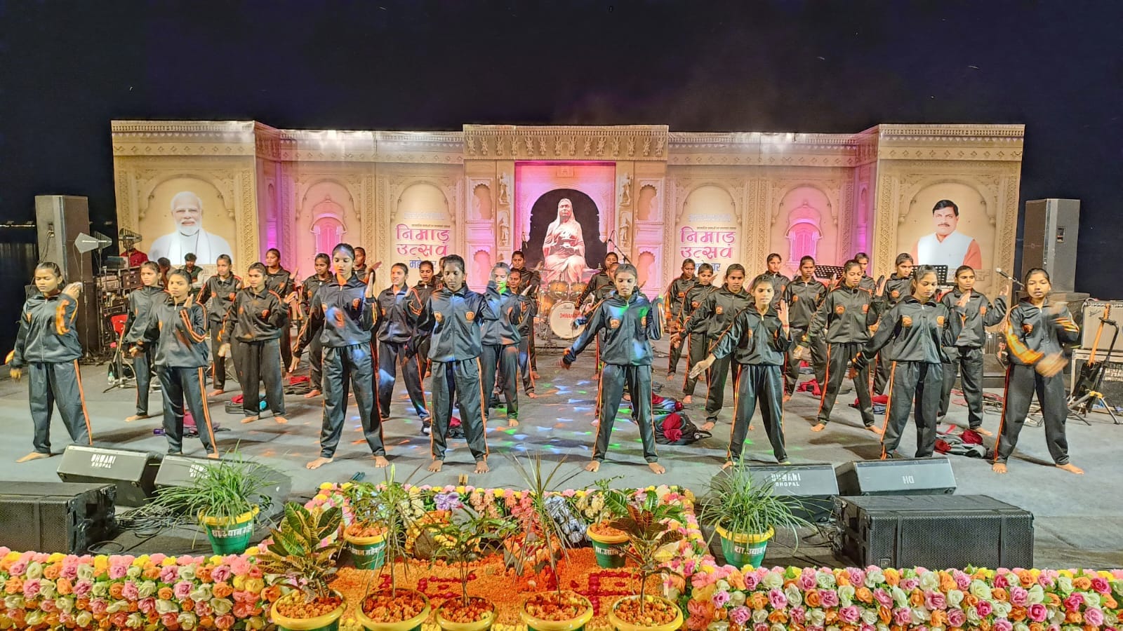 Nimar Utsav: Goddess Ahilya Ghat shines with attractive decorations, sound of Nimar Utsav echoed
