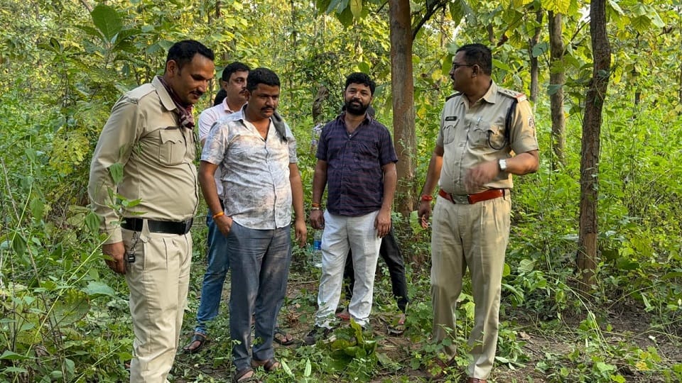 rotten corpse was found in forest wild animals scratched body beer bottles and bags recovered in Korba