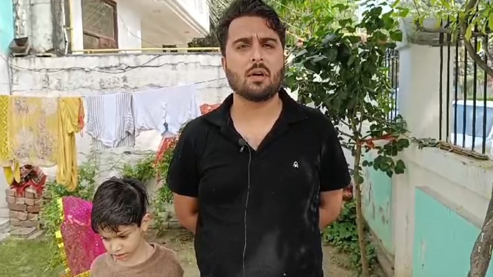 Man alleges that hospital charged Rs 45000 for his son eye operation in greater noida