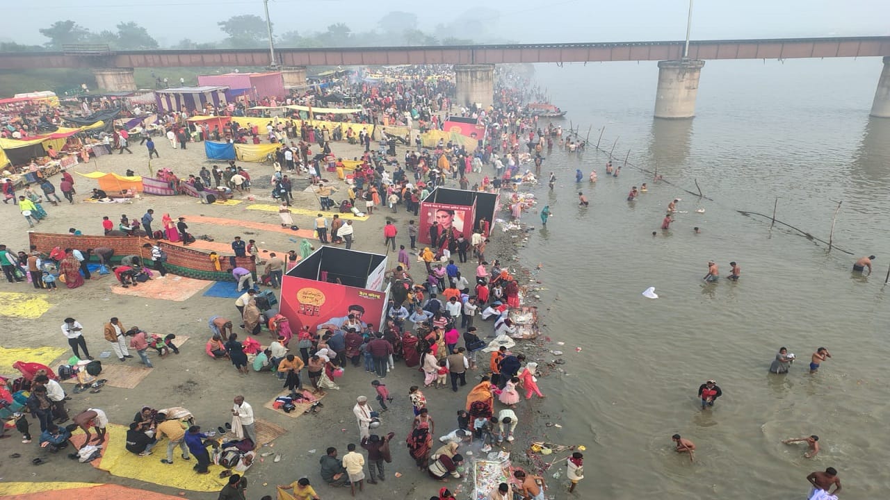 devotees took bath in Ramganga On Kartik Purnima in Bareilly