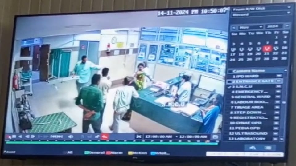 Attendants beat up staff at Aligarh Women District Hospital