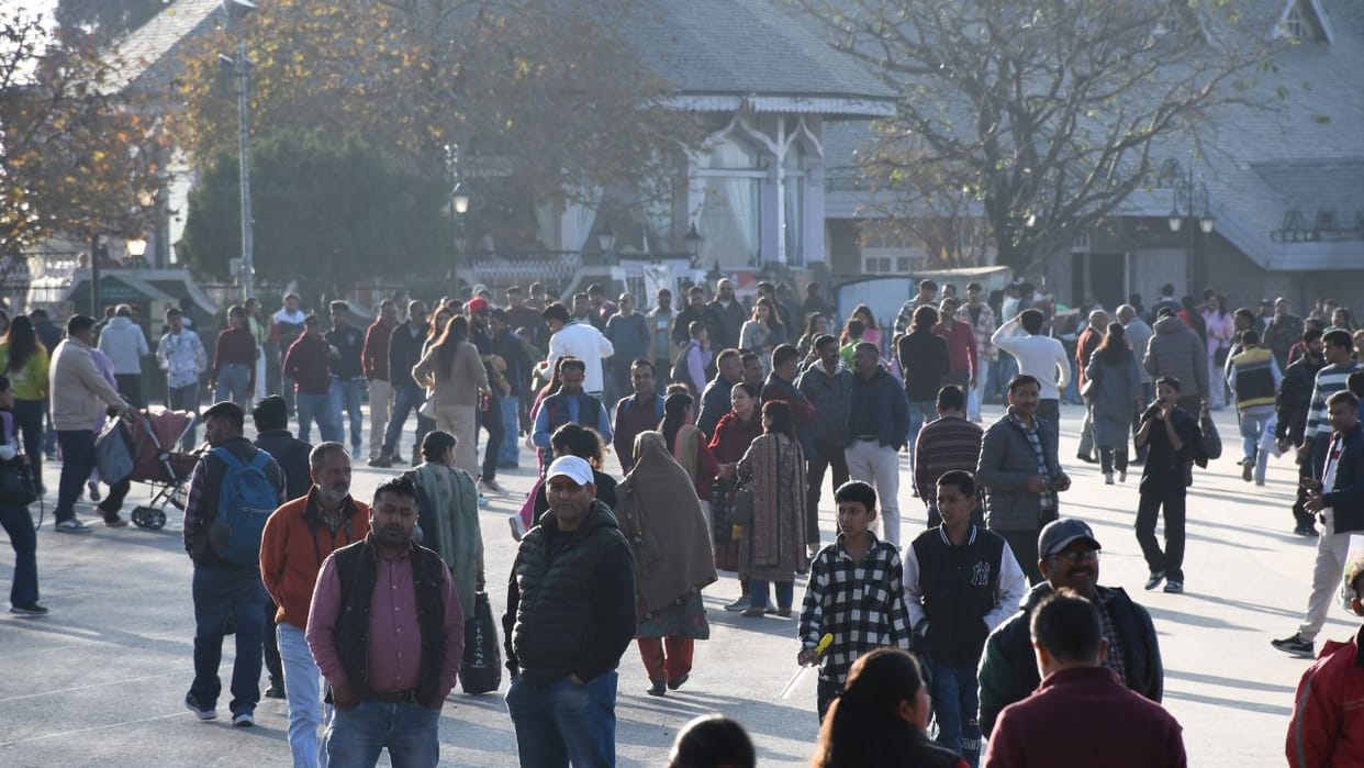 HP Tourism Due to 3 holidays together the number of tourists increased in Himachal