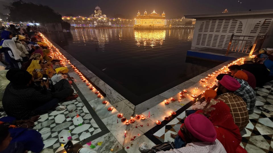 Guru Nanak Jayanti celebration in Golden temple Amritsar photos gallery