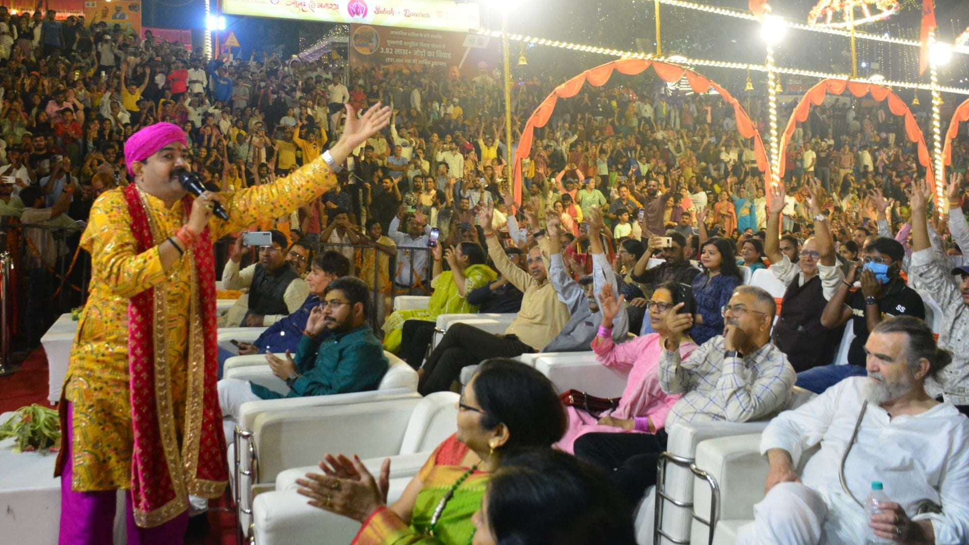Kashi danced tune of Brijwasi Radhe-Radhe third evening of Kashi Ganga Mahotsav Har-Har Mahadev resounded