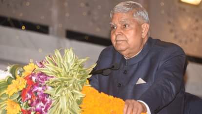 काशी में तत्कालीन उपराष्ट्रपति जगदीप धनखड़