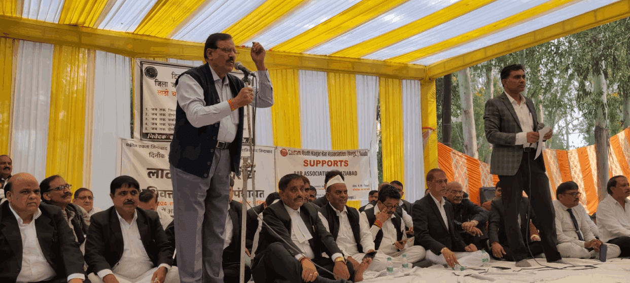 Lawyers strike in Ghaziabad Mahapanchayat begins outside the court