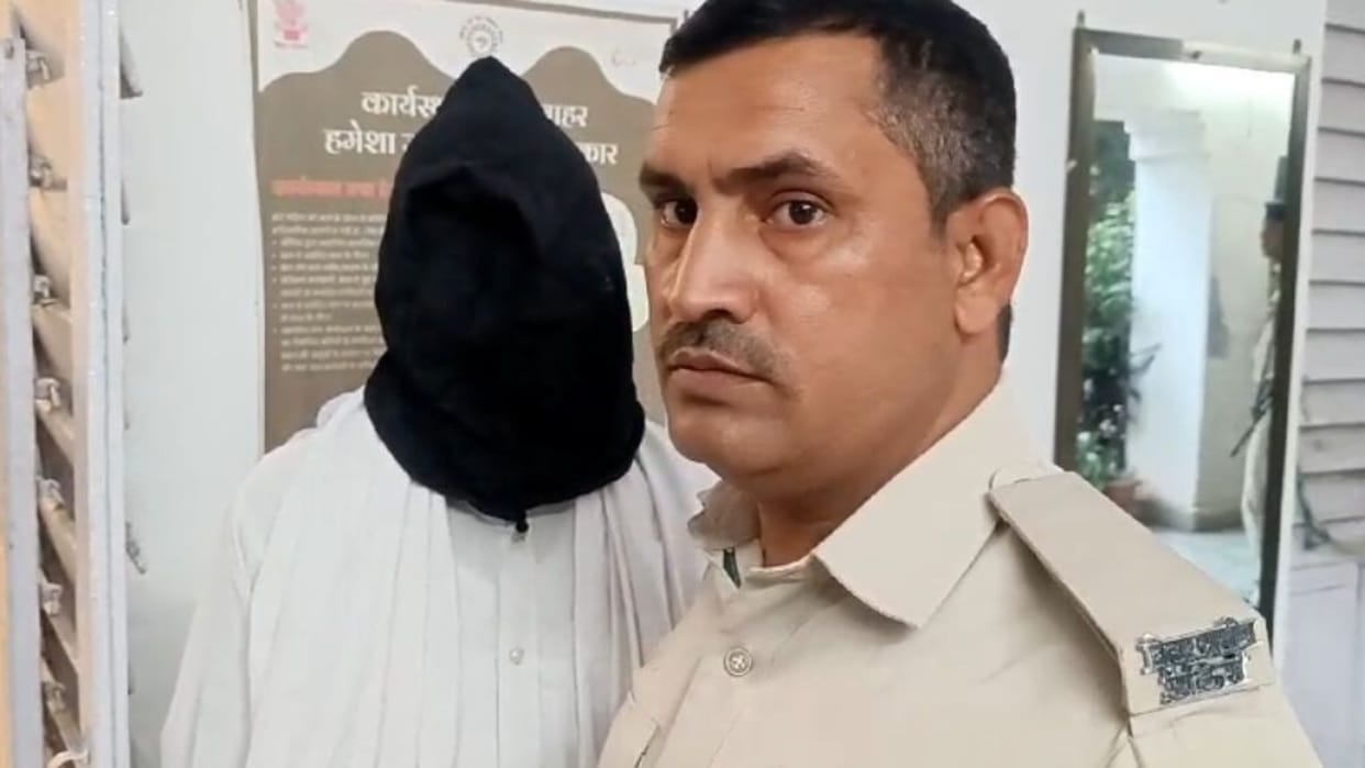 Bihar News : Bihar Police and STF arrested one lakh rupee rewarded Naxalite in Bhojpur.
