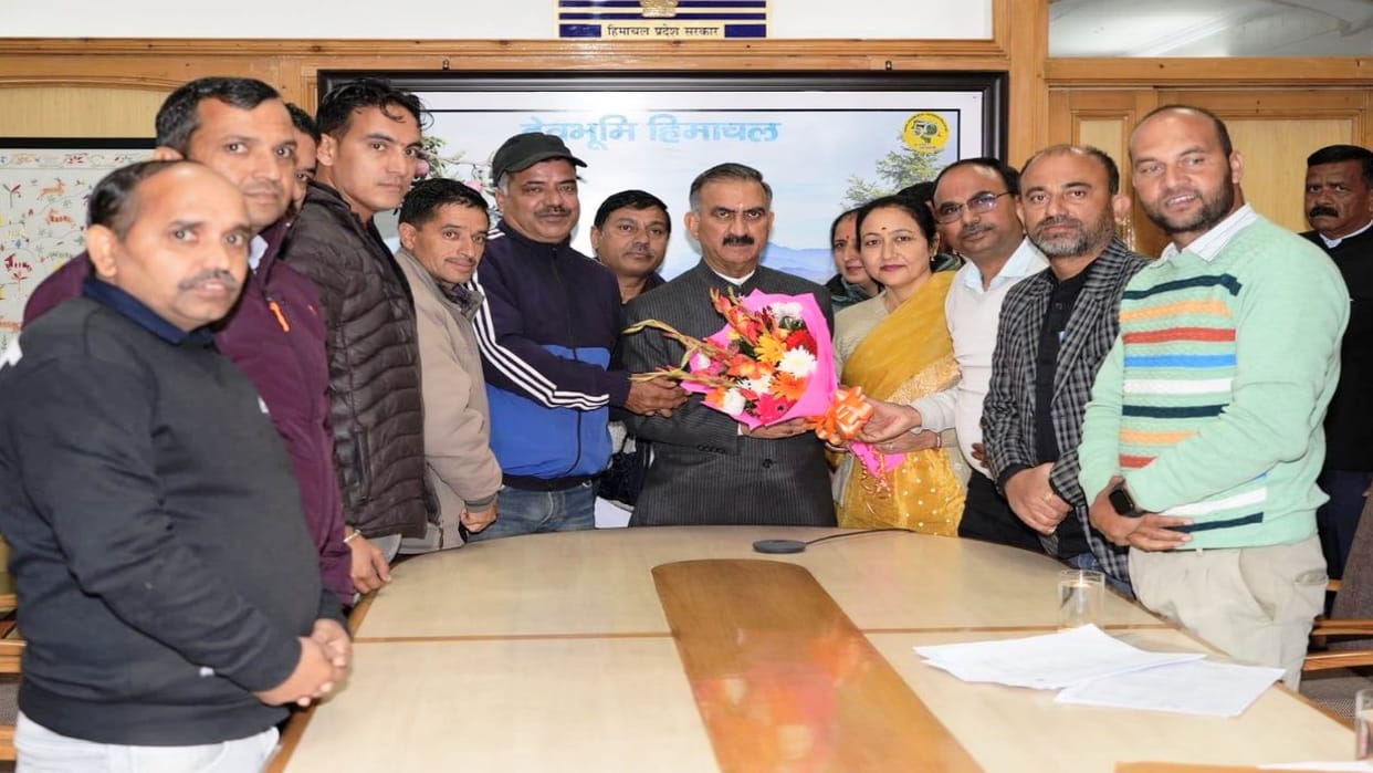 Computer Teachers Association delegation met the Chief Minister demanding regularization