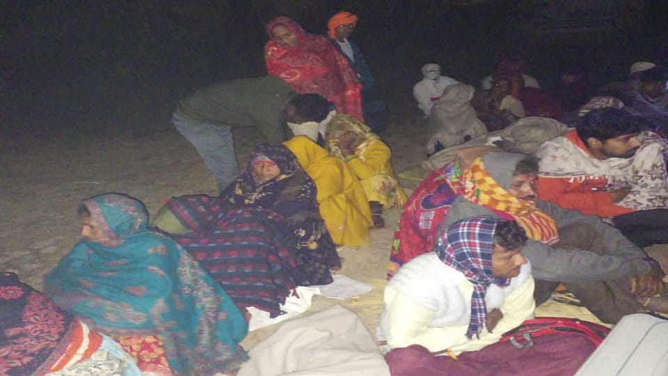 Farmers spent the night under the open sky for DAP