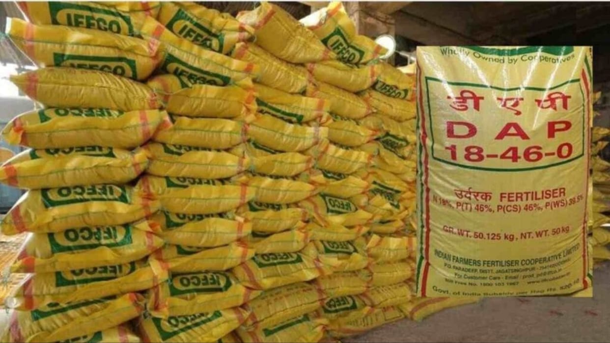 Farmers worried due to increasing shortage of seeds and fertilizers in Varanasi