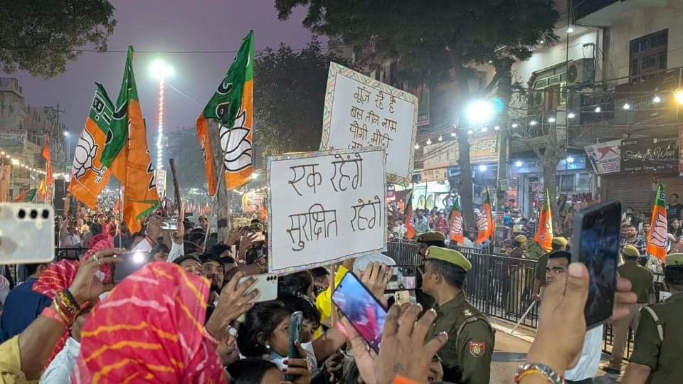 CM Yogi Road Show Ghaziabad saffron chariots