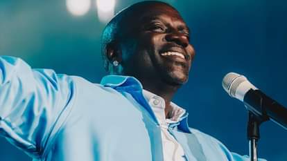 Singer Akon New Video Viral After Fans Misbehave With Him At Bengaluru concert